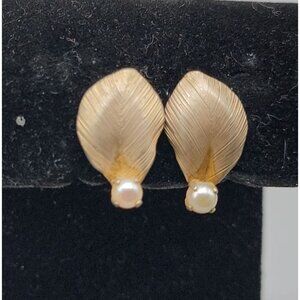 Vintage Richelieu 12KGF Gold Plated Leaf Clip-On Earrings W/ Faux Pearl Accent